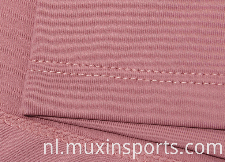 Delicate golf skirt with hem stitching